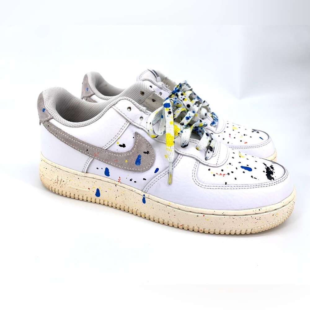 Nike White Air Force 1 '07 Lv8  Splattered Paint on White Sneakers Mens Size 8.5